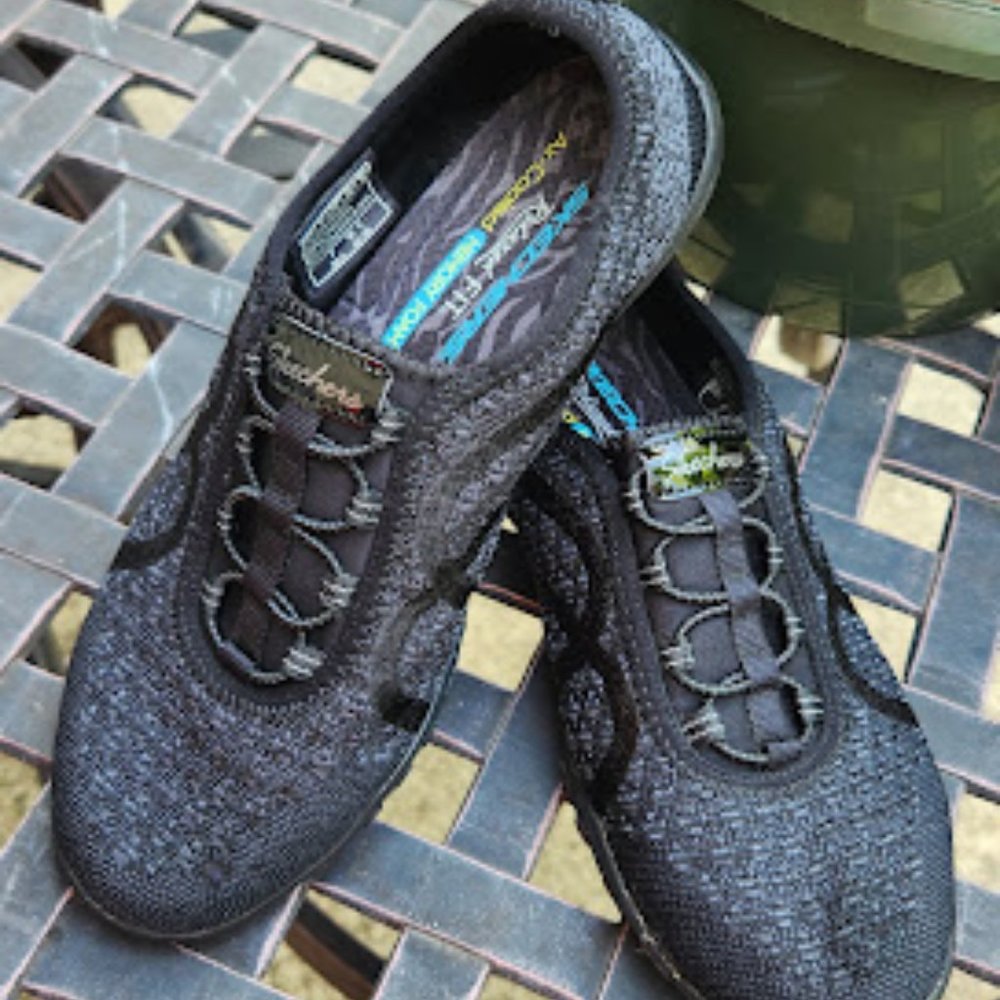 Sketchers Women Relaxed Fit Memory Foam Shoes Size 7 Great Condition